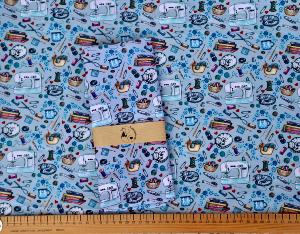 Coupon tissu couture sur fond bleu