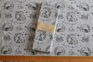 Tissu type toile de jouy bleuté